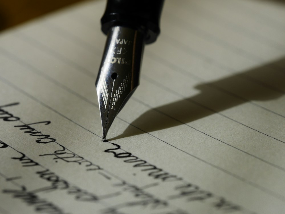 &Eacute;criture sur un document papier, photographie d&rsquo;illustration